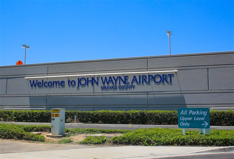 BrymaxServices's tweet photo. We are now working in our own backyard.  We started work at John Wayne Airport and are excited about all the opportunities coming our way. https://t.co/J2S5sRiBw6