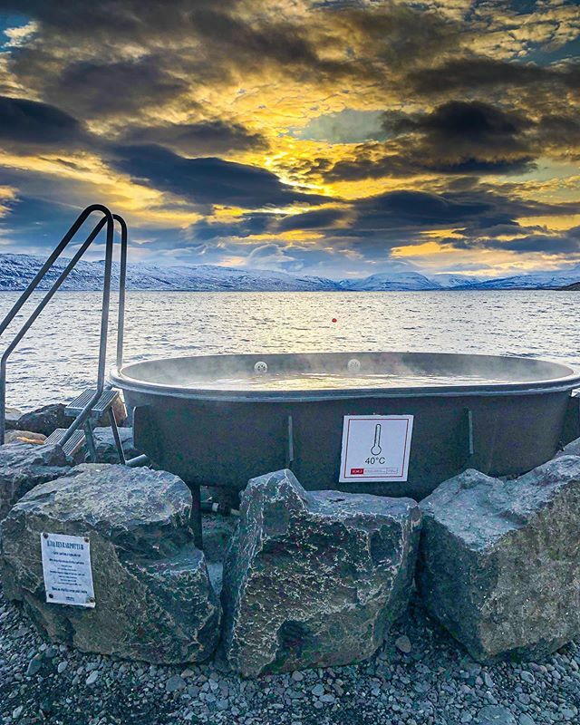 ArcticCoastWay's tweet photo. Bathing on the shore has never looked so good 🙌 
#measuredbymoments https://t.co/Ss9Scu6NR1 https://t.co/sQXKh53Cjz