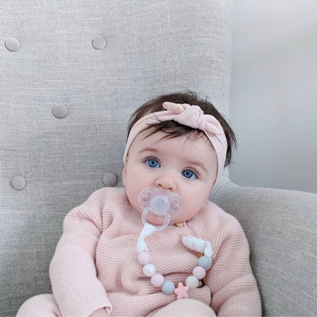 nibblingUK's tweet photo. 🌸 Adorable!🌺 -
#bibs #bibsbaby #bibspacifier #babybibs #bibsuk #nibblinguk #dummy #babyshower #babygirl #babyboy #babyaccessories #babyfashion #danishdesign #teethingnecklace https://t.co/ukDFYI9h15