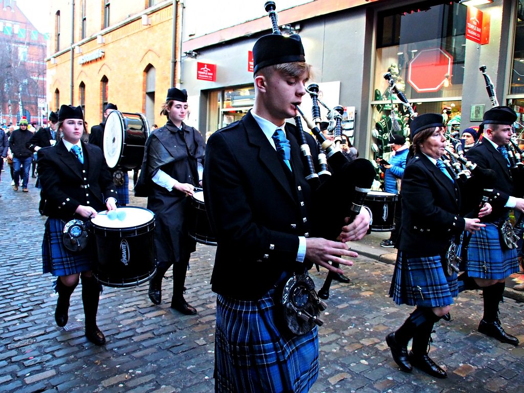 IrelandFamTrvl's tweet image. A10 Will be in Dublin in January for @TempleBarTrad - always great fun! Want to attend? All the #TempleBarTradfest tips you need to plan your trip: bit.ly/2YMMTVO  @VisitDublin @GoToIrelandUS #PucaFestival
