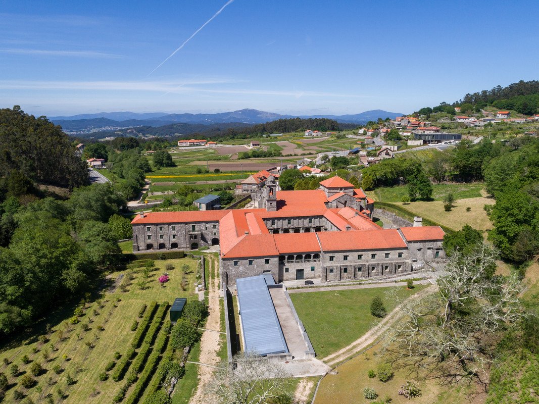 turisriasbaixas's tweet photo. Aprovecha estos días para seguir la ruta de los impresionantes monasterios de #PontevedraProvincia. #Carboeiro, #Armenteira, #Aciveiro, #Oia, #Lérez y #Poio te sorprenderán 👉 https://t.co/cnPnhu1WMi https://t.co/dHD3qDgW8a