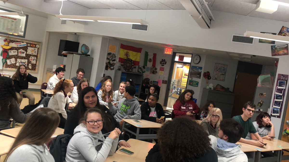 JaimeEndsley's tweet photo. Spanish club! #diadelosmuertos #nhsspanishclub https://t.co/Hg5N3GcO9Z