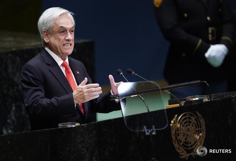 Reuters's tweet image. Chile has withdrawn as host of the APEC trade summit in November and the COP25 climate summit in December after several weeks of violent unrest, President Sebastian Pinera announced reut.rs/2qSU5nr