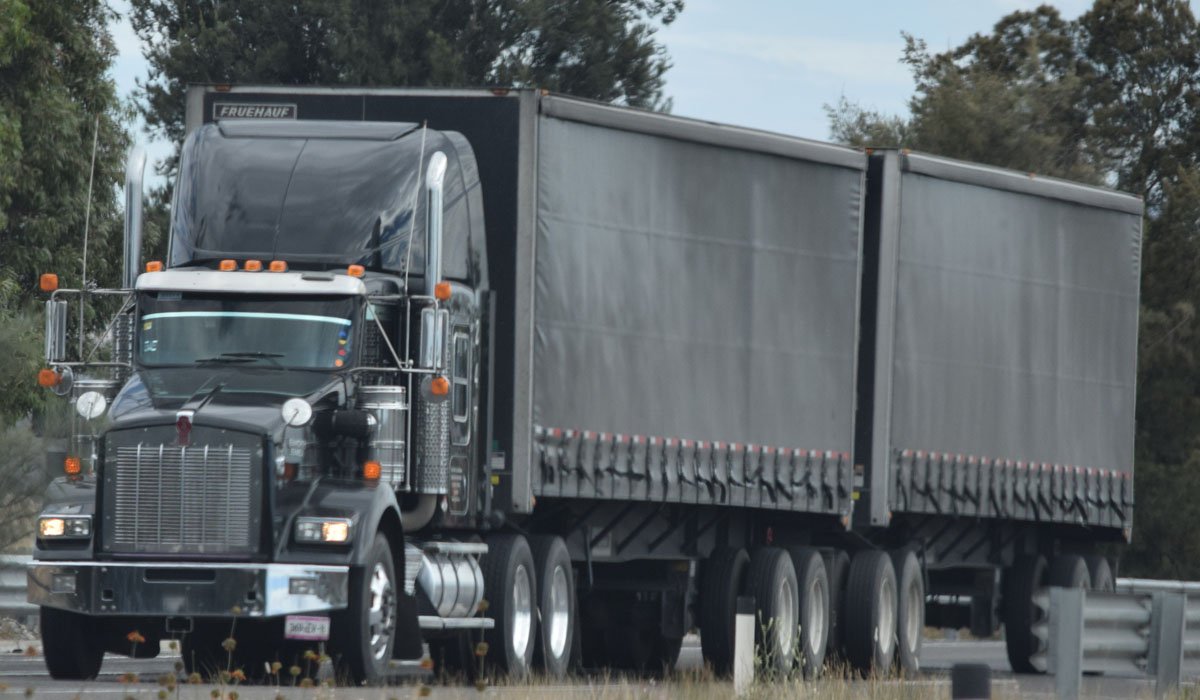 Advierten sobre riesgos de prohibir el doble remolque - cargonewsmex.com/2019/10/30/adv…