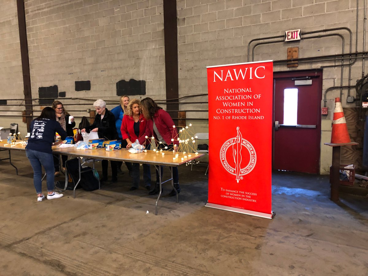 Kerrie_Bennett's tweet photo. Great turn out at @RIDOTNews Career Day this morning. More than 600 RI high school students were exposed to potential careers in construction. @NAWICRI, @ri_trades and @LIUNALocal271 were some of the partners on-hand. #construction @AGCofA #RIAGC #CIRI https://t.co/jIRDU9Si3G