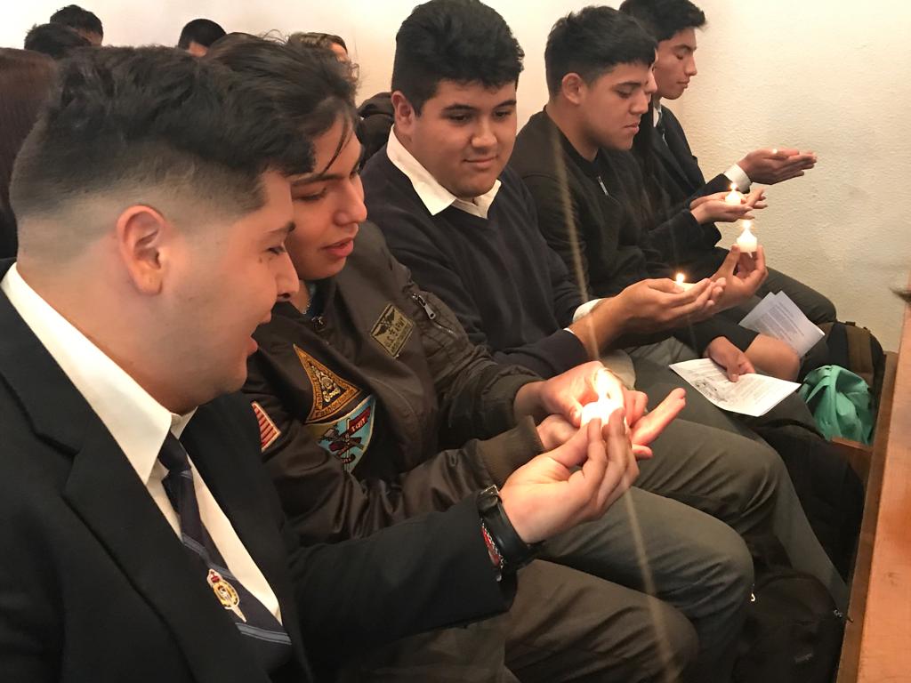 SSVP_Chile's tweet photo. [GALERÍA] Con gran emoción despedimos a la Generación 2019 de la Red Educacional. Les deseamos éxito en sus nuevos desafíos y esperamos que puedan impactar positivamente con su impronta #vicentina a quienes encuentren en su caminar ➡️https://t.co/xaW9hIylF5 https://t.co/7Mo1vOWYSd