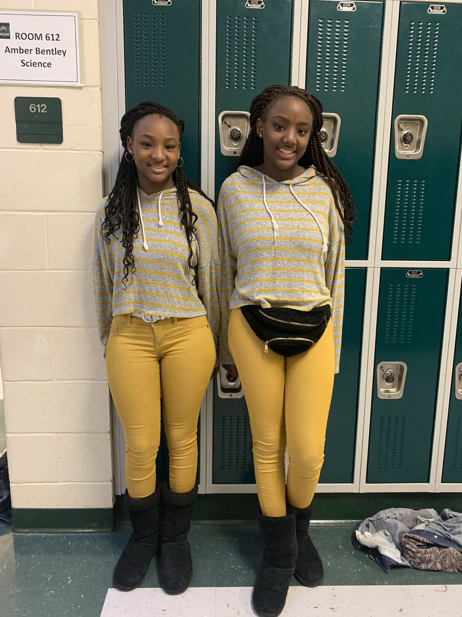 RRMS6math's tweet photo. Friends don’t let friends do drugs! #RedRibbonWeek2019  @RehobothRoad https://t.co/g4HbpDhboq