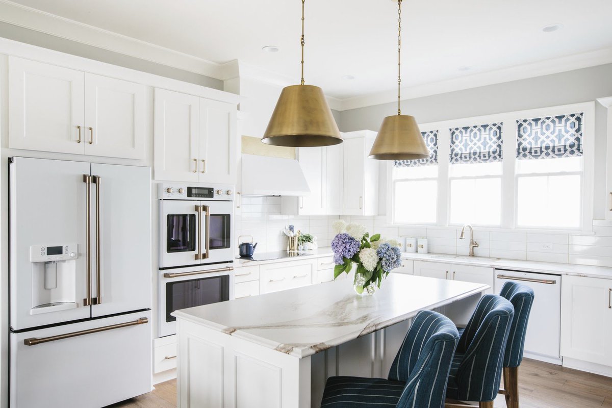 GEAppliancesCo's tweet image. She wants a kitchen that reflects her style. Enter brushed copper, bronze, black and stainless -- new customizable hardware created by our Industrial Design team. The Matte Collection by Café gives homeowners a chance to personalize their appliances. #DistinctByDesign