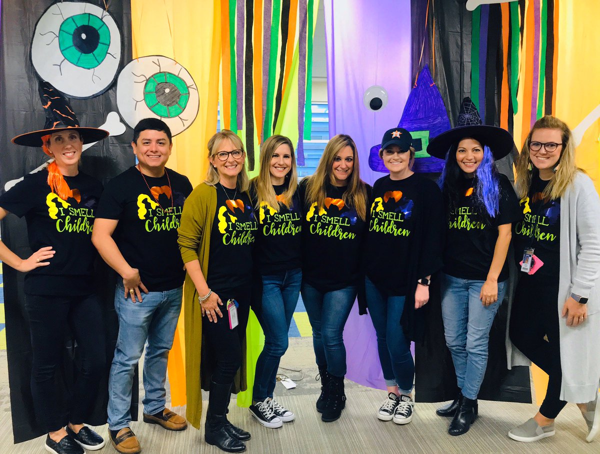 LeMeilleur4thgr's tweet image. ‘Tis the season to make learning fun and engaging! Thanks ELA for joining our Math shenanigans. The kids are ENGAGED!  #MATHisNOTScary  #ACECubs #4th4Ever