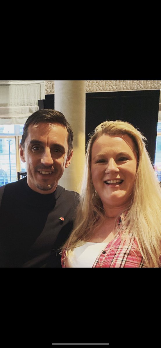 <a href="/GNev2/">Gary Neville</a> thanks for taking the time for a photo today in Toms bar and grill ... can’t wait to dine at stock exchange xx