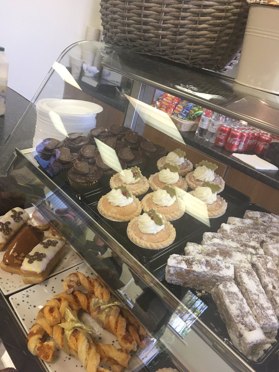 Had a fantastic day <a href="/BAKONorthern/">BAKO Northern</a> fabulous demonstrations from <a href="/DawnFoodsUK/">Dawn Foods UK</a> @CSMBakerySols  @bakoselect products and callebaut chocolate. Thank you from <a href="/CakeBoutique3/">The Cake Boutique</a> 😁