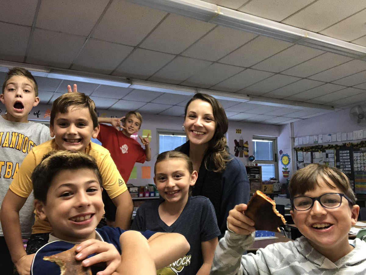 MsLamerx3's tweet photo. Halloween Lunch with Miss Lamer! 🎃👻 These hard-working students saved up their tickets to eat lunch with me. Had such a great time! #peqpantherpride #sjgtweets https://t.co/KRW2jRhhMU