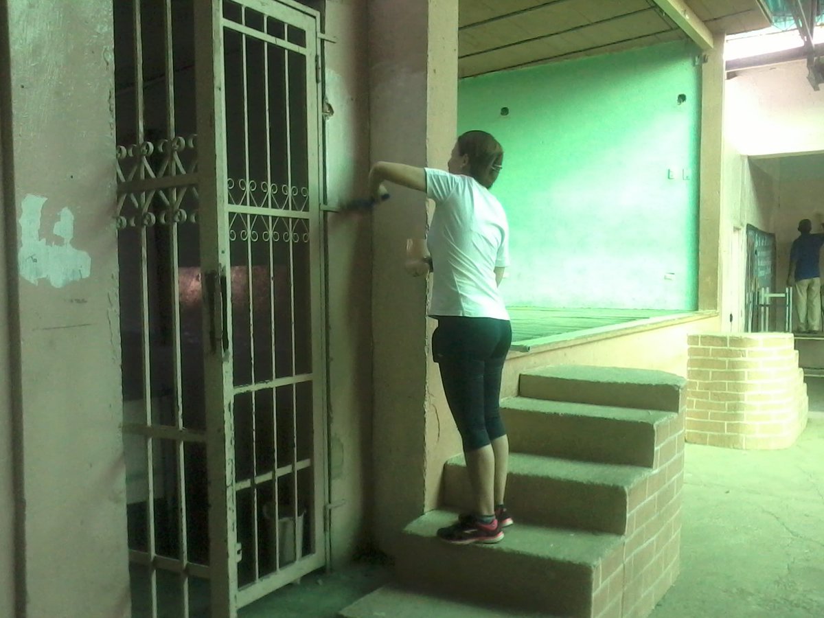 Hoy inicia  jornada de pintura en EBN Arístides Rojas, para embellecer los espacios de nuestra institución, gracias al apoyo de  todos los representantes y donaciones se logro  el inicio de esta actividad. Colectivo Aristidiano comprometido con su institución. <a href="/leoalvacabrera/">Prof. Leonardo Alvarado</a>