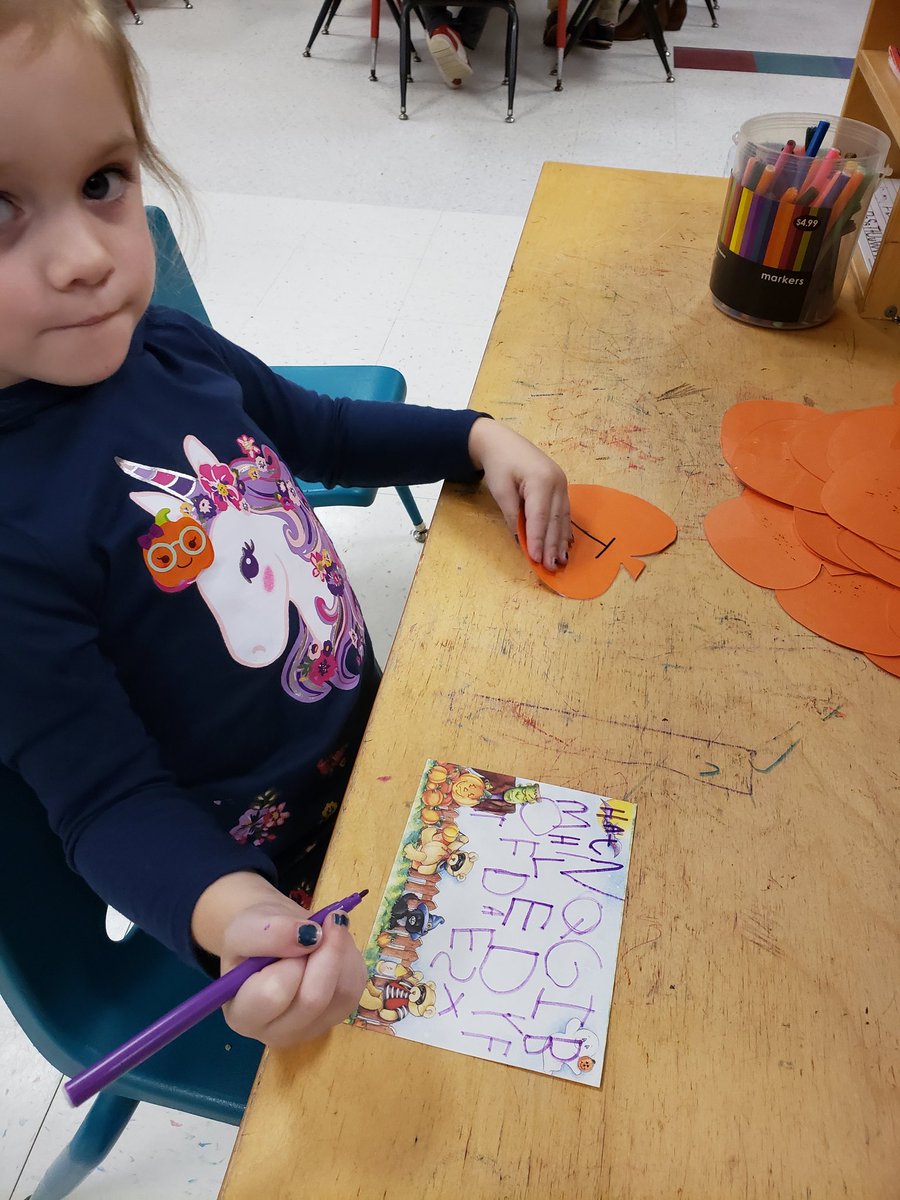 kacorns's tweet photo. BOOtiful pumpkins! @OakwoodBlueJays @hickoryprek https://t.co/IrK6zWZeLG