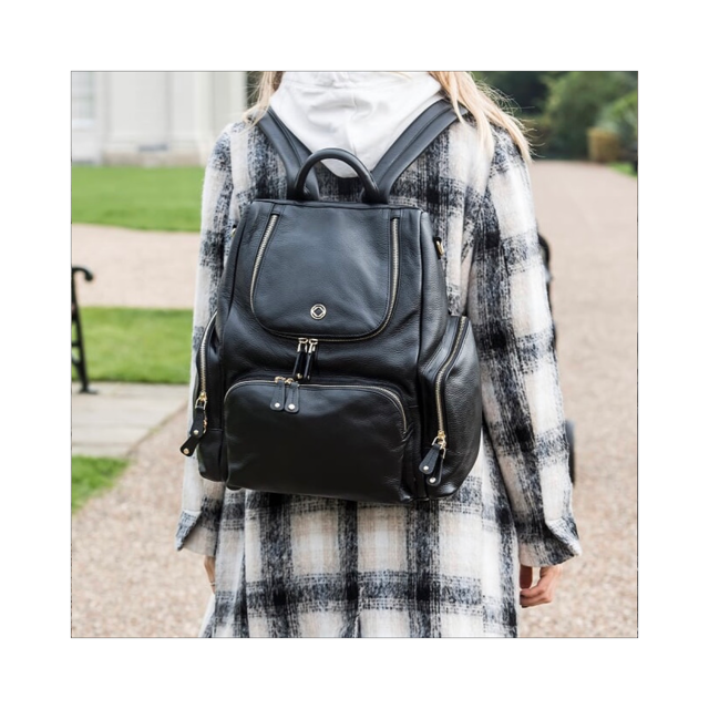 Amber also matches Lennox in our hard-wearing premium leather, so you can build your kit in style ♡

#makeitpersonal #luxebabybags #babyshower #babybags #twinsbag #blackleatherdiaperbag #blackleatherbabybag #blackleathernappybag