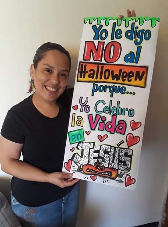 #YoNoCelebroHalloween 
#NoAlHalloween 
#NoHalloween