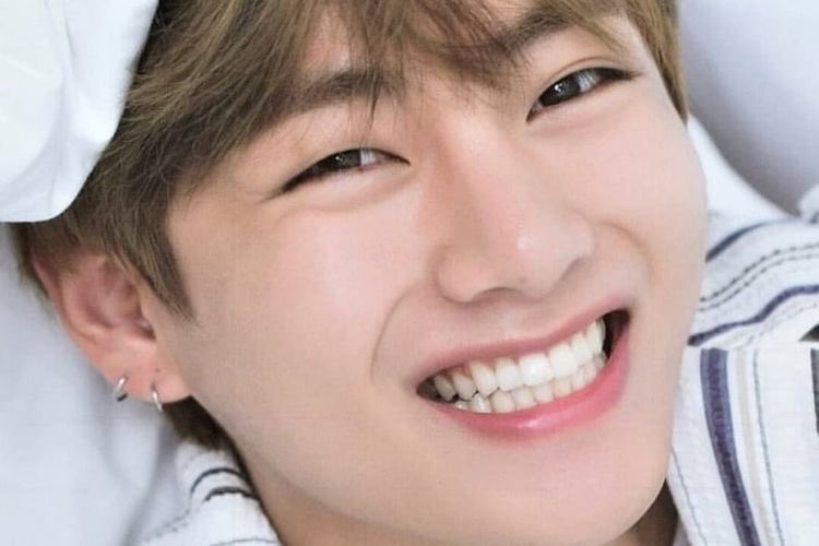 чонгук бтс. зубы бтс. бтс брекеты. бтс чонгук 2020 улыбка. пак кон-тхэ.