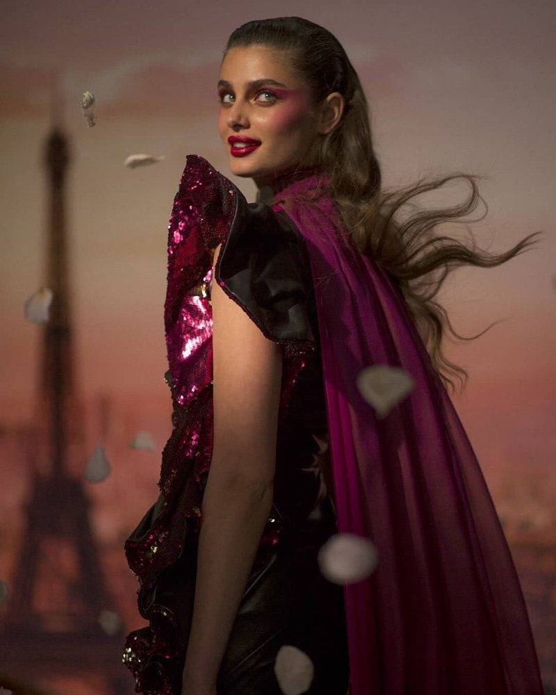 chicandblue's tweet photo. Taylor Hill, nouveau visage d'Halloween pour Lancôme
Taylor Hill stars in Lancôme #Halloween Happiness is My Superpower shoot. #makeup https://t.co/I19RN2RjIV