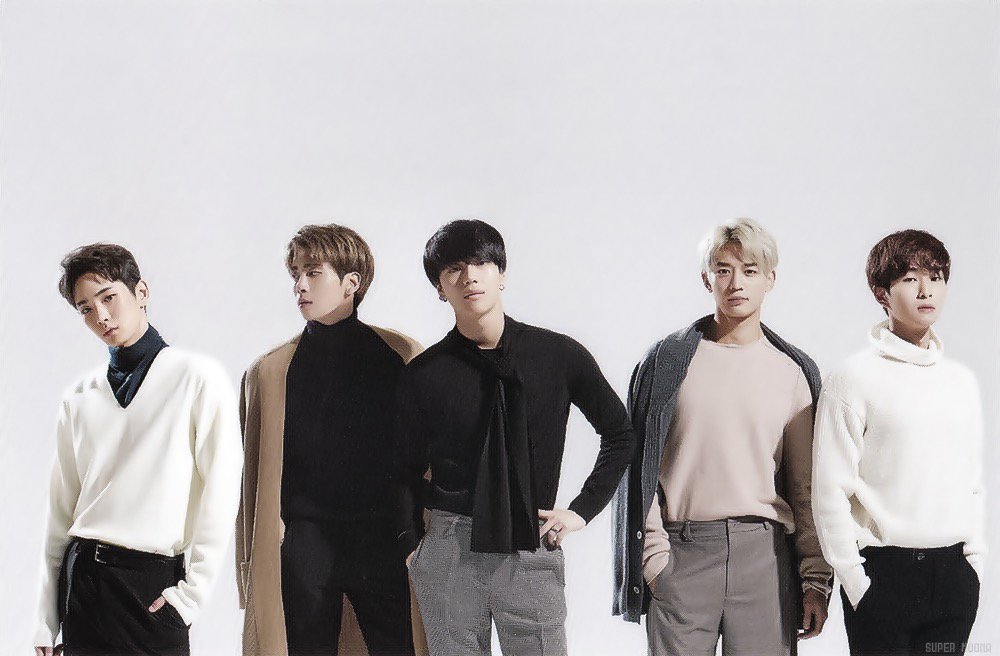 Juliet89947881's tweet photo. День 30... С группой.. #shinee #mamavote #tsemin https://t.co/fhuvAba73P