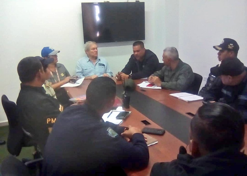 SistemaCarabobo's tweet image. #30Oct Nuestro equipo sostuvo reunión con directiva de @Magallanes_bbc y organismos de seguridad para articular plan de prevención de la Temporada de Béisbol Venezolano 2019-2020 en el Estadio José Bernardo Pérez, mcpio Valencia #Carabobo #GeneramosTranquilidad  @bomberocarabobo