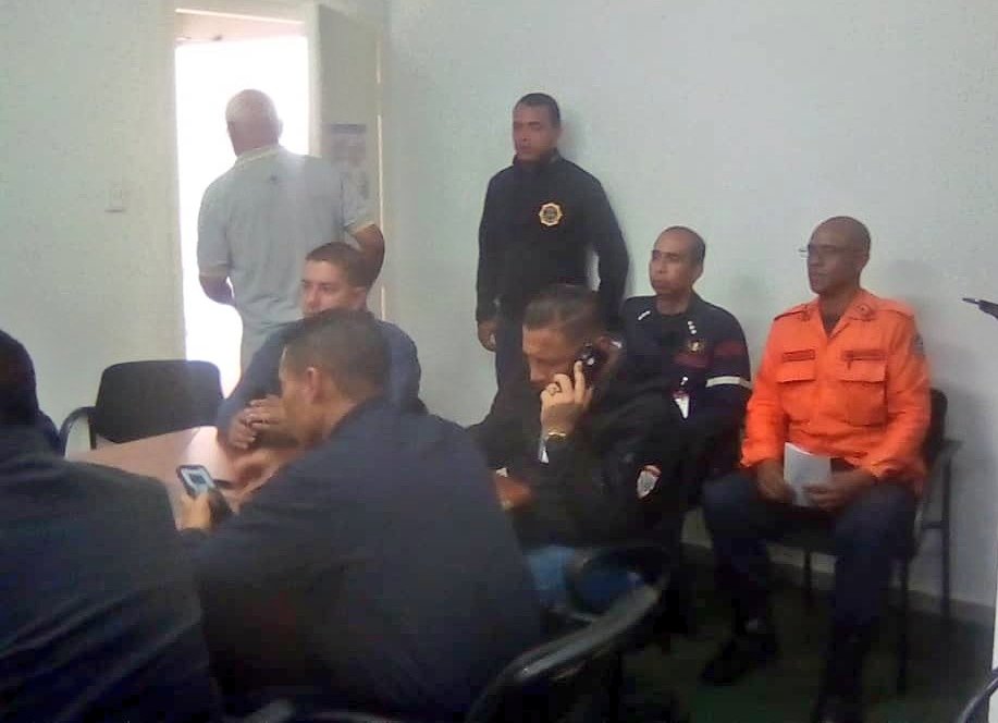 SistemaCarabobo's tweet image. #30Oct Nuestro equipo sostuvo reunión con directiva de @Magallanes_bbc y organismos de seguridad para articular plan de prevención de la Temporada de Béisbol Venezolano 2019-2020 en el Estadio José Bernardo Pérez, mcpio Valencia #Carabobo #GeneramosTranquilidad  @bomberocarabobo