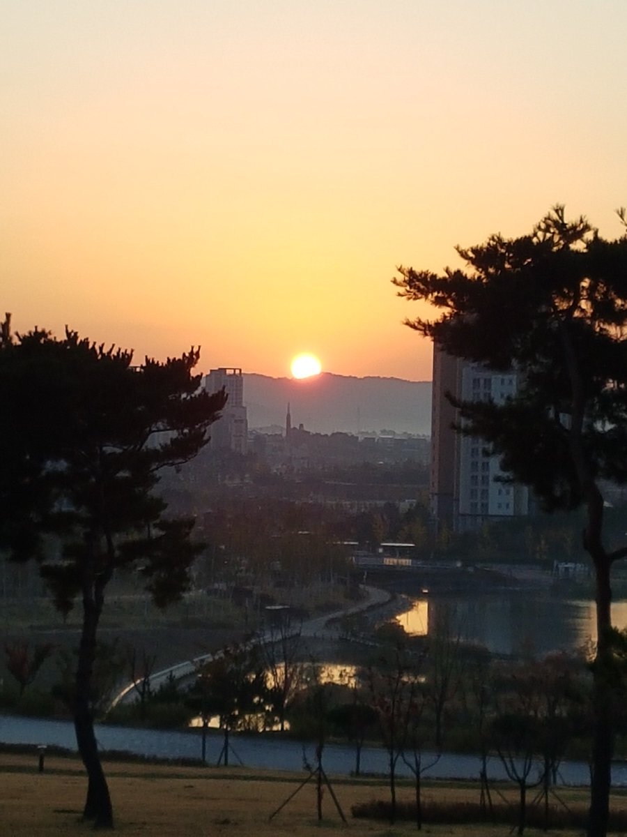 그런대
뭔가 새로운 일을
모색하지 않는다면
대체 무엇을 하며 산단 말인가?

그것이 아주 사소한 몸짓 일지라도...,