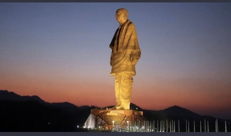 Vikramarjuna1's tweet photo. Congratulations Ladakh!
Congratulations Jammu&amp; Kashmir!
Congratulations Akhand Bharat 🇮🇳

It’s official now ! 9 UTs &amp;28 states!

Fitting tribute to #IronManofIndia  sh Sardar Patel Ji on his birth anniversary.🙏🏻🙏🏻

#SardarVallabhbhaiPatel https://t.co/Z7a8yhkpEe