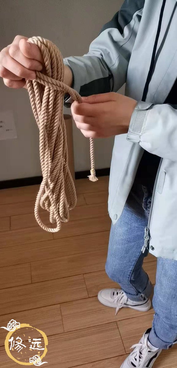 同一时间，同一地点，两个妹子几乎完全相同的吊法，感觉上身跟手腕两处还需要继续改进，感谢小助手帮忙解绳，收绳。 https://t.co/6Wy8cTKH5R