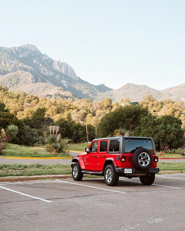 tessaholly's tweet image. Anyone else dream of having a Jeep (or any kind of 4x4 tbh) to adventure in? ⛰ I’ve got a bunch of photos from my trip to Texas to post so stay tuned for more (maybe I’ll even get a blog post done 👀) tessaholly.com
.
.
.
#brimfulofcurious #openuptoautumn #hiddengems …