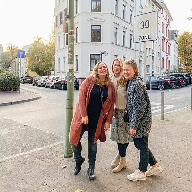 ichsowirso's tweet photo. Am Wochenende mit meinem Team Mädels unterwegs und heute gehe ich aus. Nächste Woche fahre ich ohne die Familie weg. Im Moment ist einiges los! Manchmal ist es genau richtig so, manchmal ist mir alles zu viel. Meißtens vermisse ich meine Jungs schon nach… https://t.co/KlKCzTUPku https://t.co/rCnnREuy9K