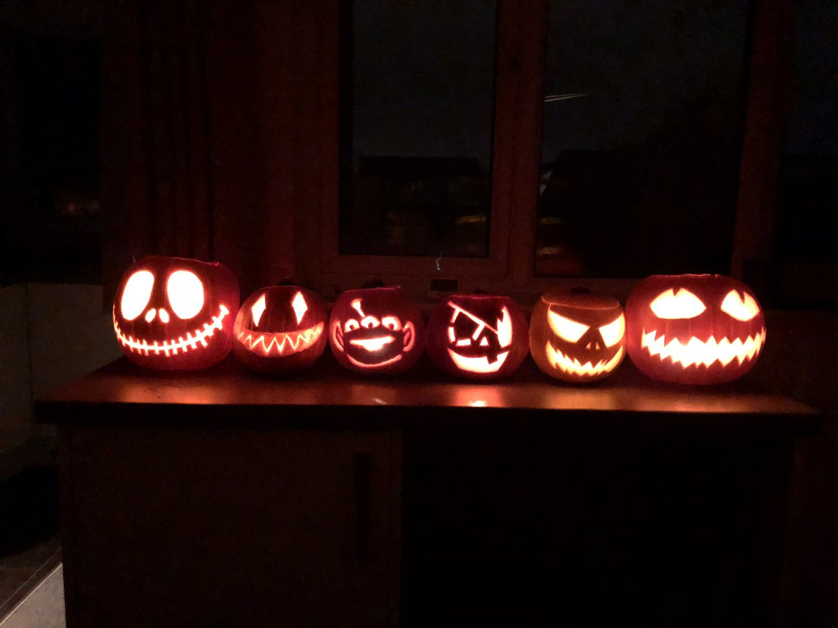 Halloween pumpkin carving!!! 🎃 <a href="/StoychevaPlant/">Martina Stoycheva</a>