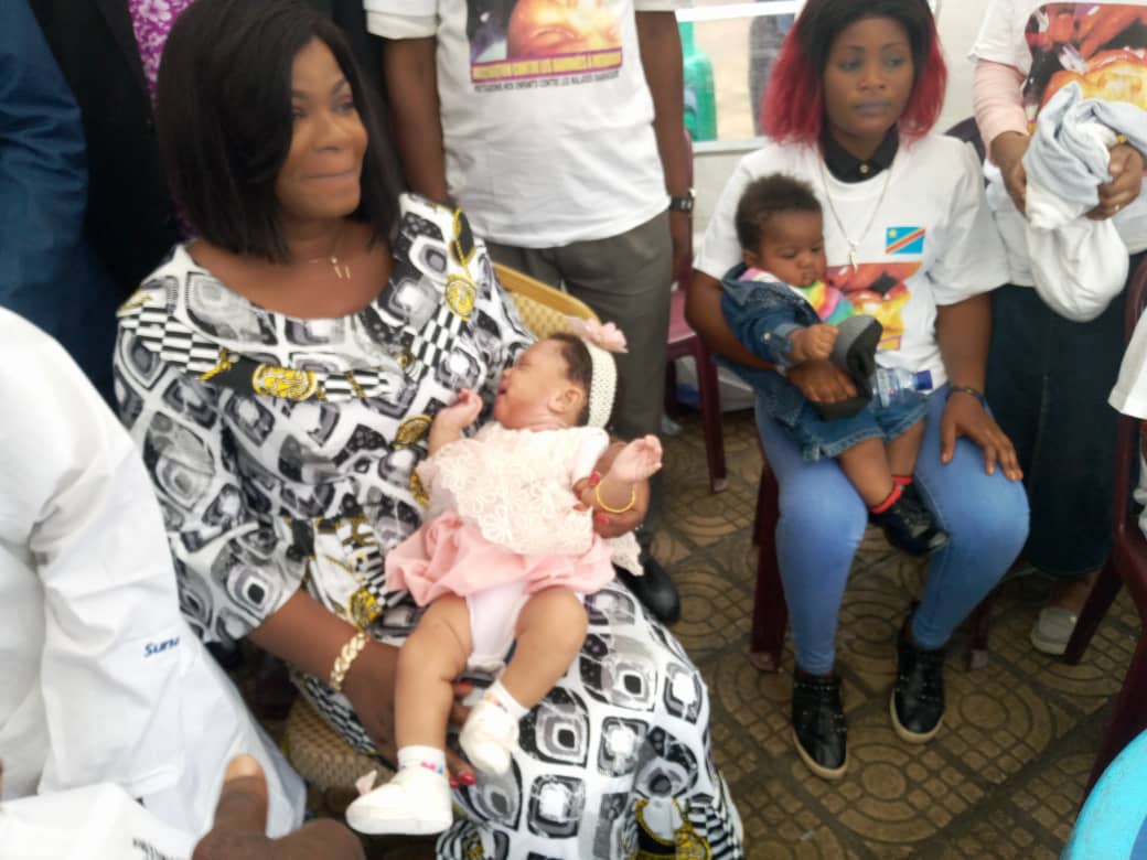 Pev_rdcongo's tweet photo. @MinSanteRDC, à travers le @pev_rdcongo et ses partenaires d’appui à la #vaccination ont procédé ce 30-10-2019 à #Kinshasa, au lancement officiel de l’introduction du nouveau vaccin #Rotasiil en #RDC, pour prévenir les diarrhées à #rotavirus. Le vice-Min a présidé la cérémonie. https://t.co/xgMKpjstK5