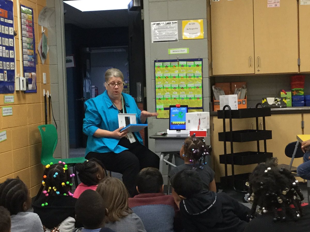 2ndgradesgreat's tweet photo. Our @ErvinHMC1 librarian, Ms. Stratton came in to give us a lesson on the proper use of Osom. We can’t wait to get our learn on! @HMC1MeYouUs @AnnaBlancarte11 #technologytime https://t.co/Cd2hh7XEBq