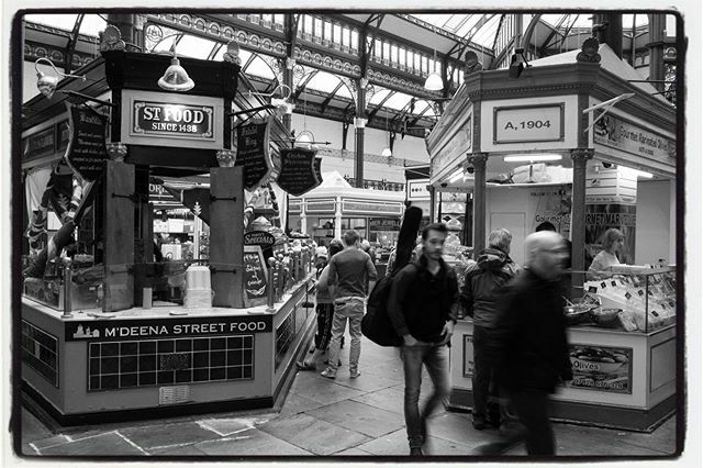 Leeds Kirkgate Market. #leeds #leedskirkgatemarket #indoormarket #bnw #blackandwhite #blackandwhitephotography ift.tt/2BVHG4m