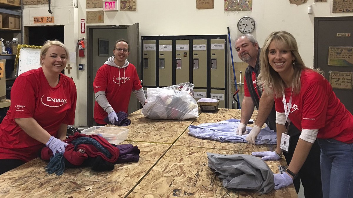 ENMAXpower's tweet photo. Helping sort your donations at the @mustardseedyyc today and we learned that there's a desperate need for children's winter jackets and boots. If you have something you can donate, please consider dropping it off at their #yyc location.

#PeoplePowerCommunity https://t.co/T6HGDnKKmG