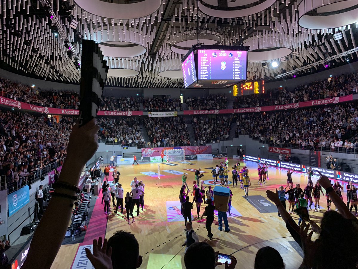 TCuillandre's tweet photo. Félicitations aux handballeuse de Brest pour cette belle victoire à domicile face à Metz !!! @BBH_Officiel @BrestArena https://t.co/3sRrHksceY