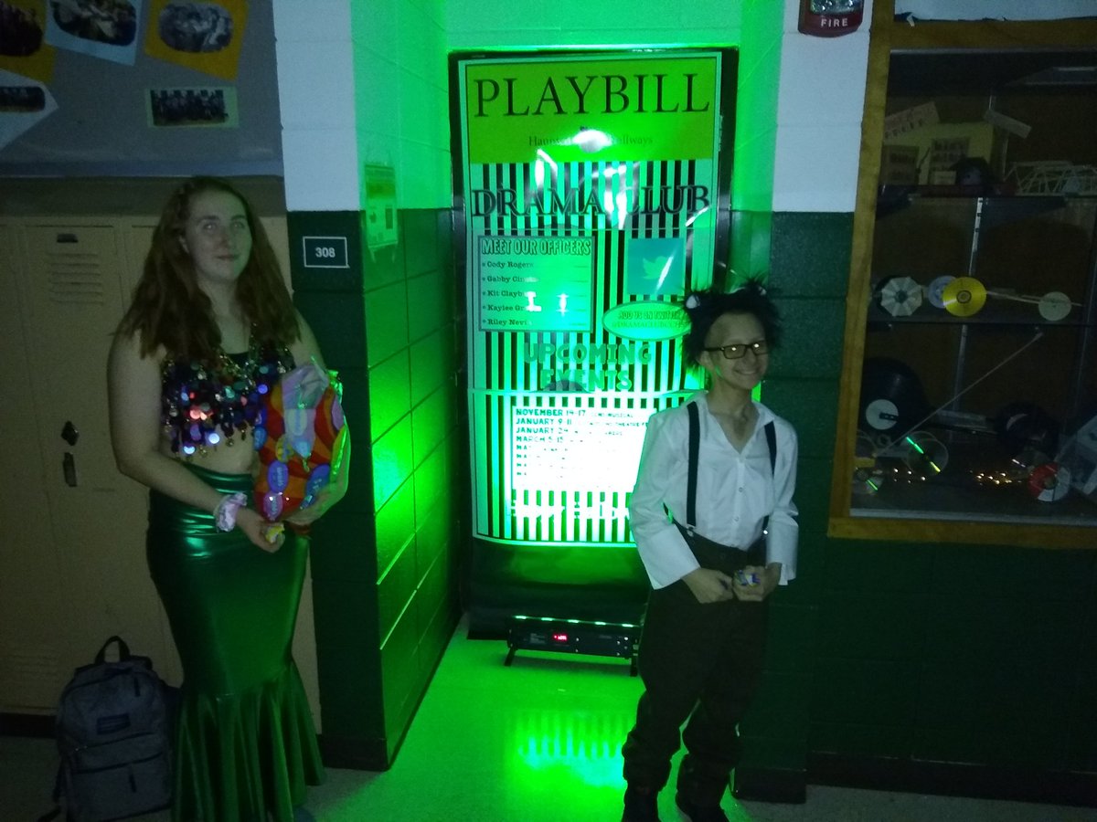 coalcityHSFBLA's tweet photo. #HauntedHallways 2019! Cold outside 🌧️❄️ Warm inside! https://t.co/WfEVRi2JBt