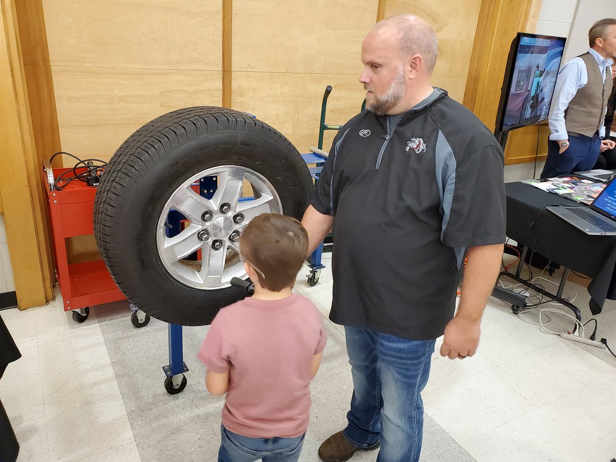 cyrus_kelvin's tweet photo. Both my schools representing at the 10th Annual @NRMPSBoardofEd
& @NashCC CTE Showcase: Building the Future Piece by Piece!
Awesome opportunities for kids!
#LoveSouthern #LiveALLin🔥
#MaroonLife🐶🐾 #BeCentral🐶
#CauseBeyondOneself
#FutureFocused https://t.co/3OEilD98K4