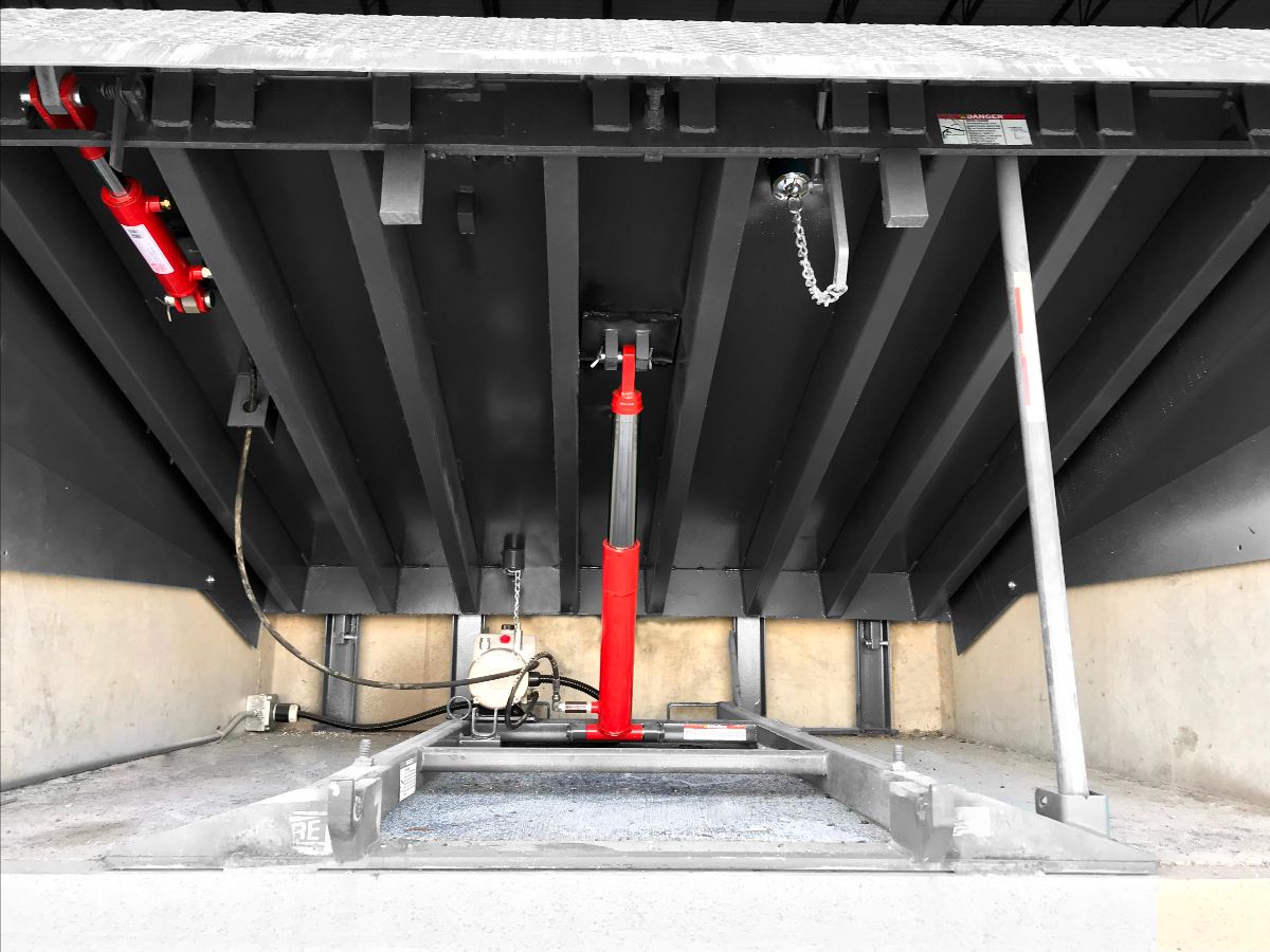 LoadingDocks's tweet image. Convert your mechanical #dockleveler to push-button hydraulic! With Poweramp®&apos;s 1.25 HP (TENV) motor, upgrade your dock to a smooth and quiet operation! #dockleveler #truckdock #dockplate