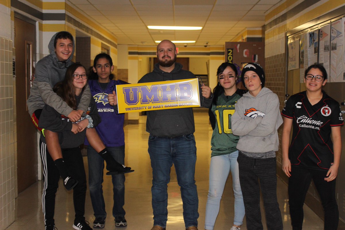 middle_tx's tweet photo. In the Scott Middle School AVID program, we get excited about our teams! Some of us get more excited than others...@UMHB @crufootball @AVID4College @DHSAVID2 #gocru #themiddlematters https://t.co/3FMiTYkben