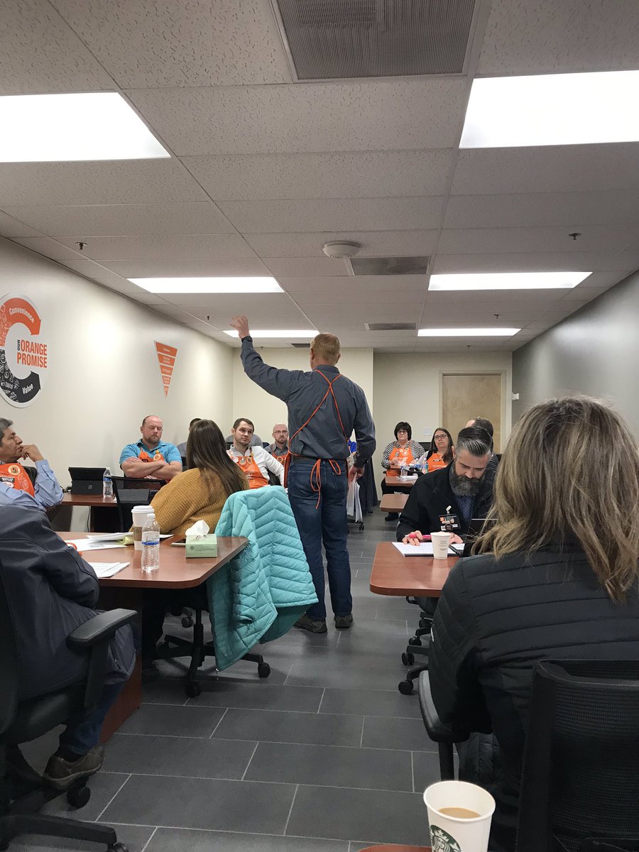 D143, Q4 Operations training is in full swing. District Ops Captain SM Jeremy Hancock, helping with the reporting part on the class. He did a great job👍 #Q4shelfie