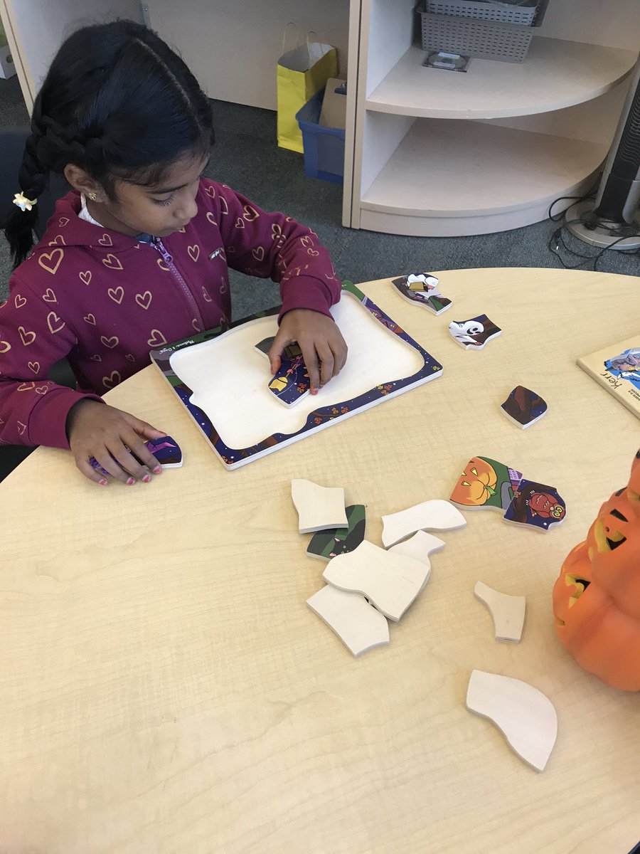 Students in 1A had a great time exploring the centres setup in the LLC today! <a href="/LLCMandela/">Nelson Mandela LLC</a>