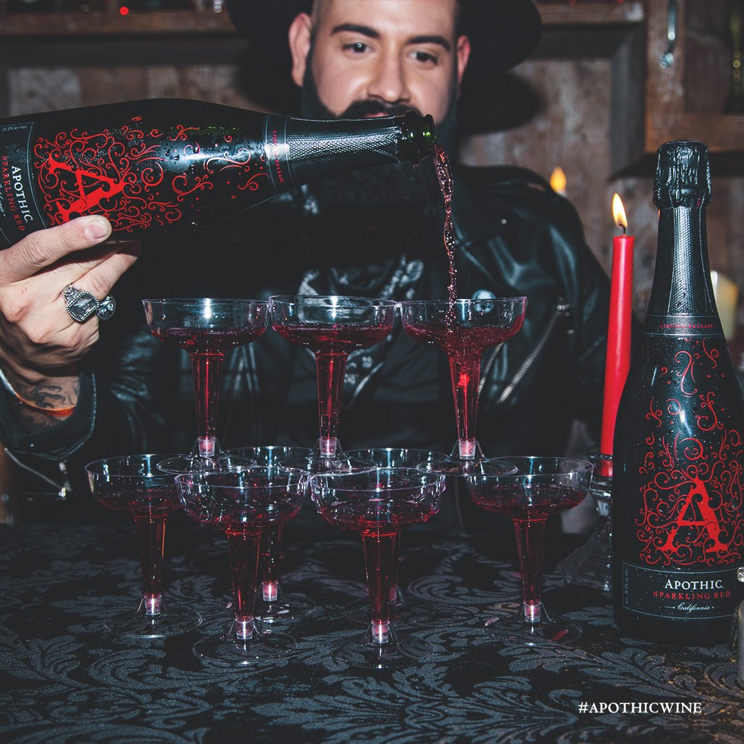 ApothicWine's tweet photo. .@the_garnishguy and our Apothic team brought a bit of Black Magic to Los Angeles last weekend. Our #ApothicSparklingRed was bubbling all night. https://t.co/USalADTokh