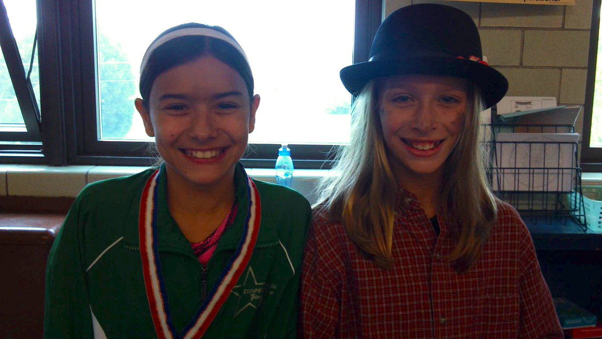sydney_graffice's tweet photo. Happy 19th Bday Chlo!!! 🥳🥳@Chloe_Evans19 Some things never change: you still look great in hats and I still don’t know how to wear a headband correctly😂❤️ hope you had an awesome day, love you lots!!!💘 https://t.co/woPzUfWi0S