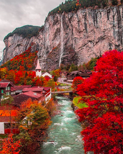 Loving all the red! 
Via: 📷 europestyle_

#travel #switzerland