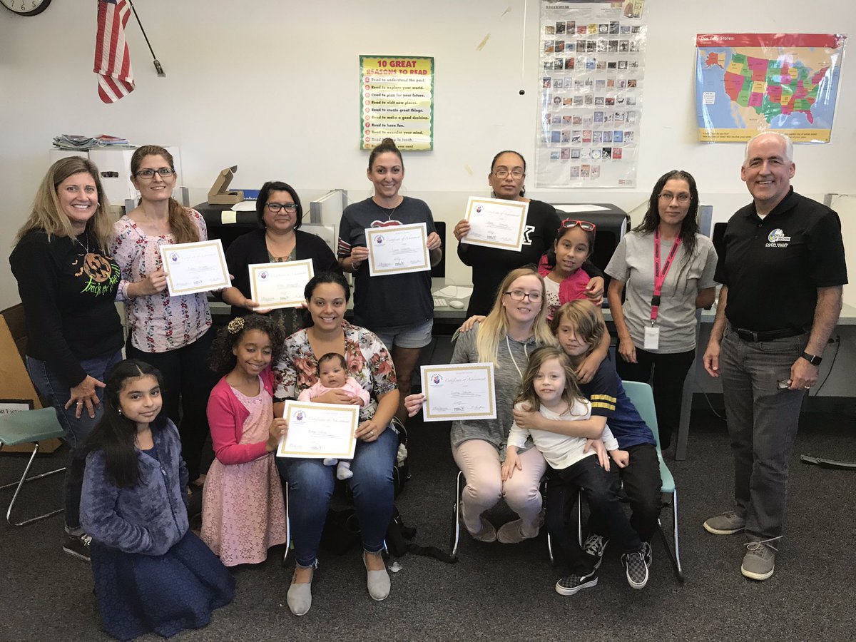 calvert_greg's tweet photo. It’s another #ParentUniversity graduation @ChaseTigers @CajonValleyUSD @FACETeam6 @AnneFishburne @BHandley4 CONGRATULATIONS!!!  Parents share strategies and build friendships. Great job! https://t.co/P2QZQM9DZS