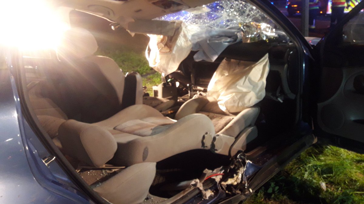 CISSchengen's tweet photo. Schwerer VU zwischen 2 Pkw nahe der Autobahnauffahrt in #Mondorf, 1 Person eingeklemmt und schwer verletzt https://t.co/thtWuqXnxF