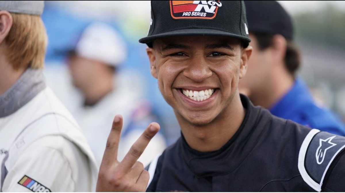 myASDForg's tweet image. Autistic NASCAR driver brings message of hope to Winston-Salem ow.ly/FYUe50wTxel #autism #asd #nascar