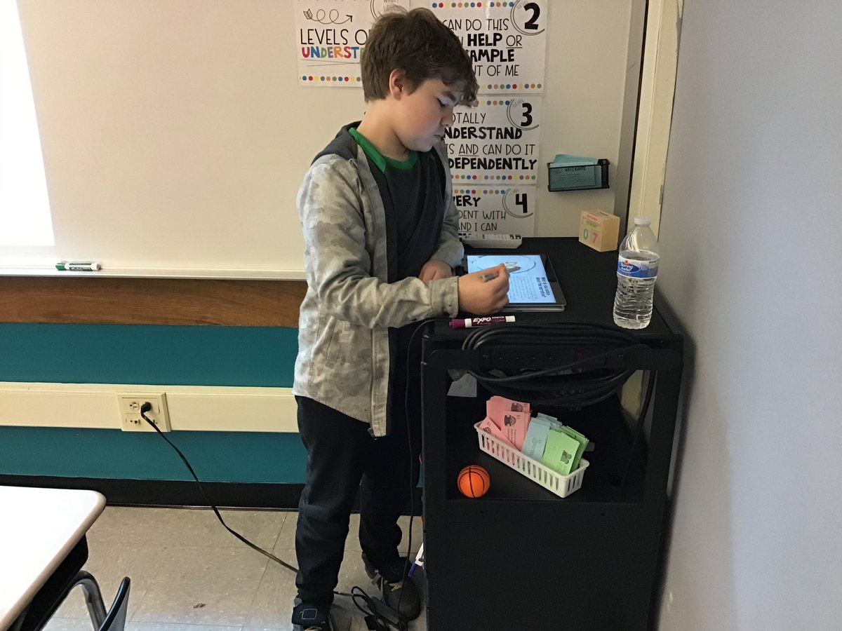 CB_salicea's tweet photo. Digital inking in action. Ss loved the chance to have their thoughts displayed! #kutzcougarpride https://t.co/Co2VKPi7sj