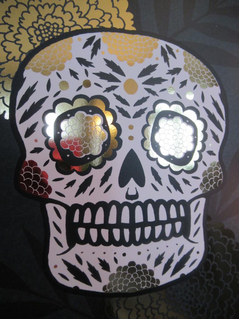 CaitPeterson's tweet photo. My new gold foil print celebrates Día de Muertos, Day of the Dead. Sugar skulls are used to commemorate loved ones in Mexico. 
Prints available at https://t.co/UG7jeQlAUB

#diademuertos #dayofthedead #sugarskull #Mexico #cempasuchil #marigolds #death #Etsy #goldfoil #artprint https://t.co/mcEUqai5nJ